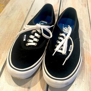 Vans shoes men’s size 10.5 suede black only used once